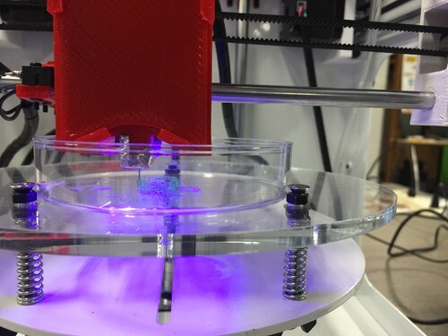 BioBots cures living tissues with blue light (Photo: BioBots)