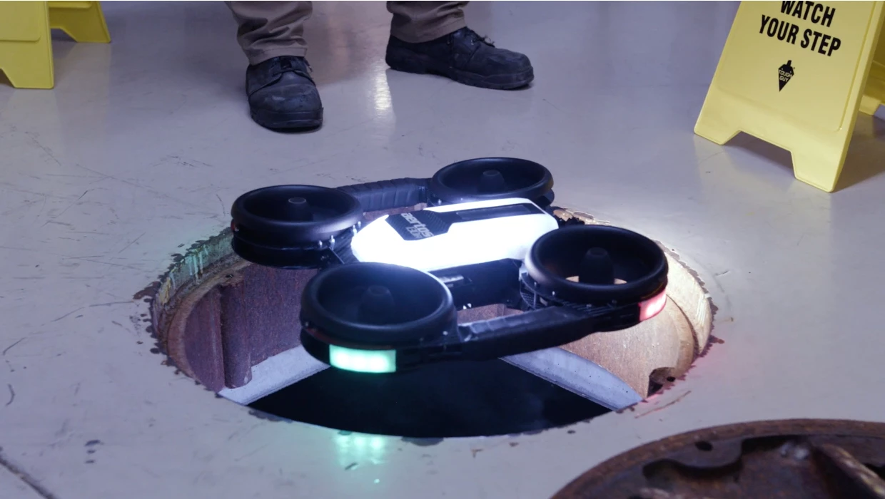 The Aertos 130IR heads down a tight-fitting hole