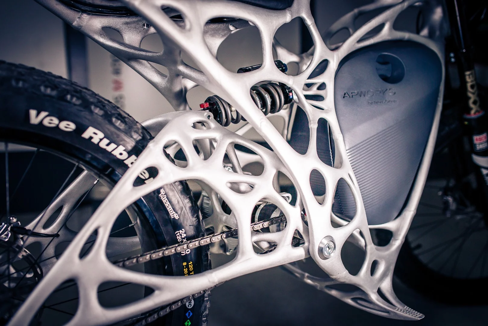 The Light Rider frame is hollow creating an opportunity to hide cables and other parts
