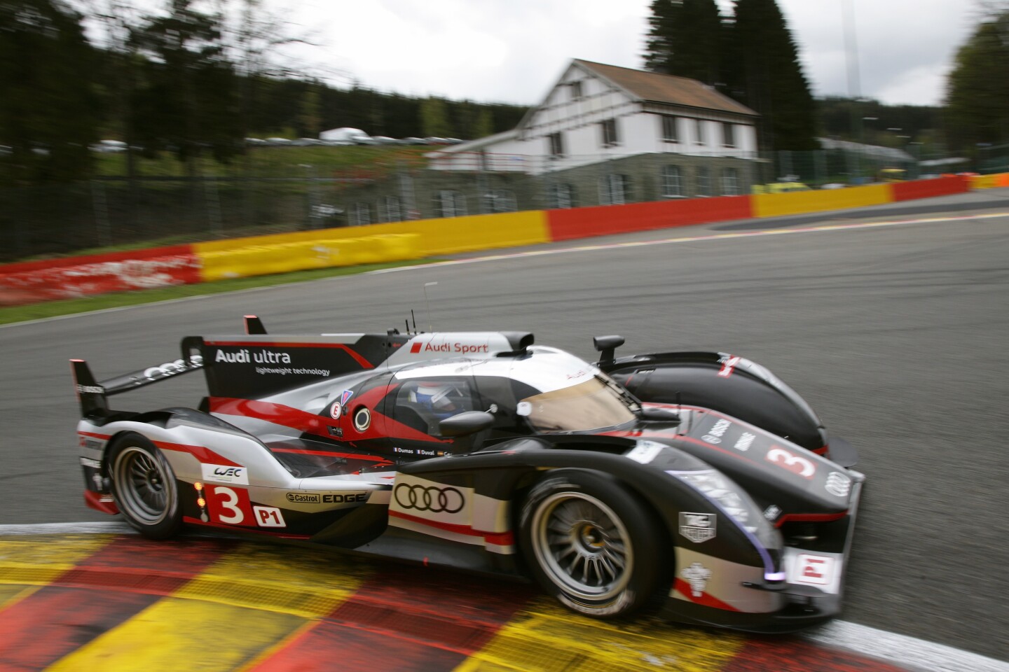 The new R18 Ultra looks identical to its hybrid e-tron quattro sibling other than darker paintwork