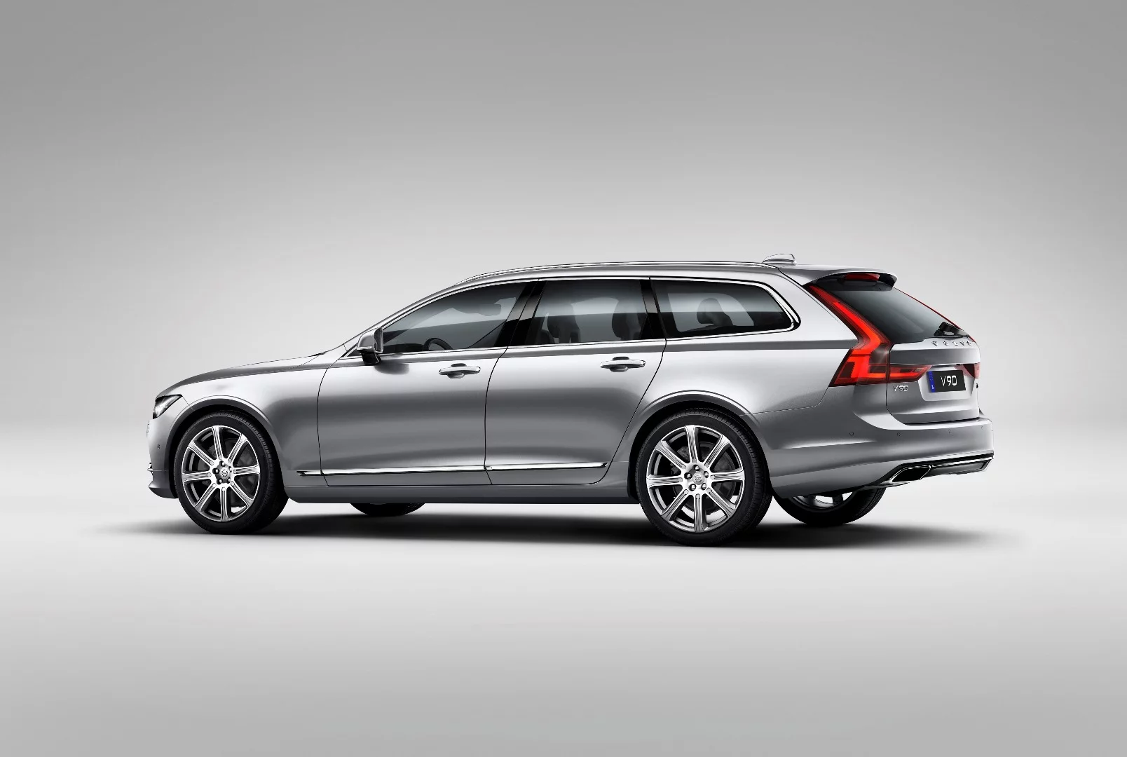 There's a T8 hybrid powertrain available on the V90, although plenty of buyers will opt for the more conventional diesel option