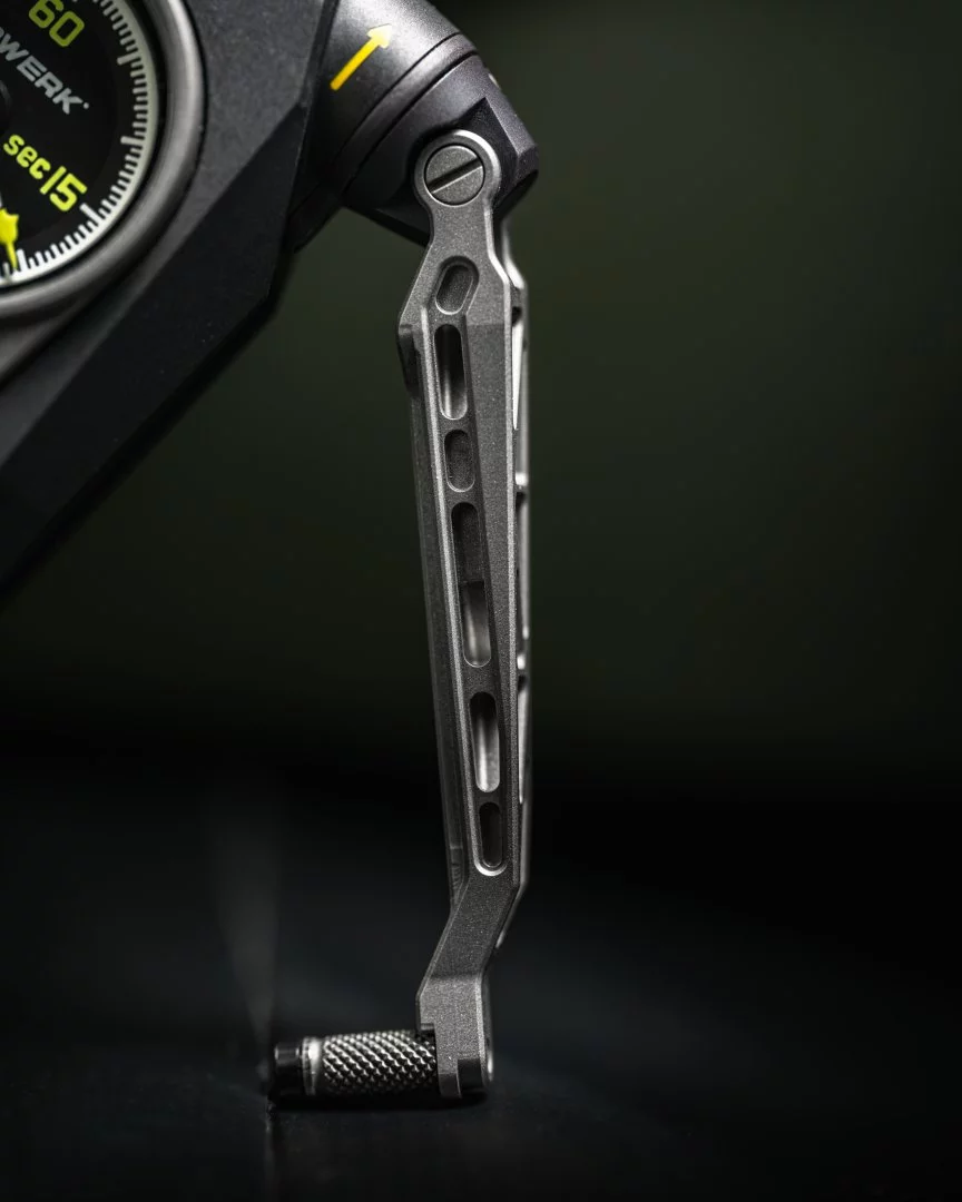 The crank on the watch is made of titanium alloy from an actual SR-71 spyplane