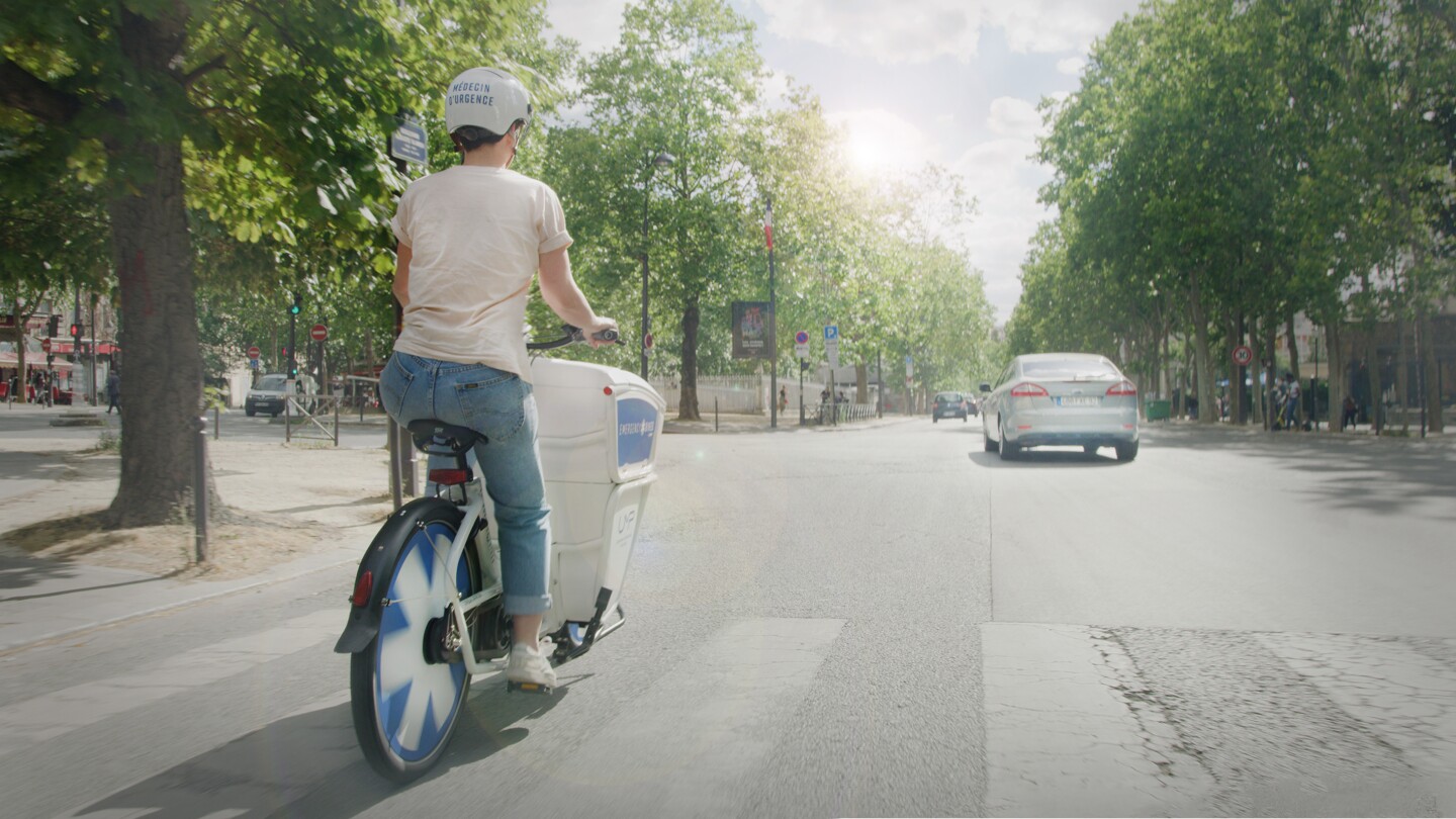 Watch this cargo electric bicycle ambulance in action slicing through traffic