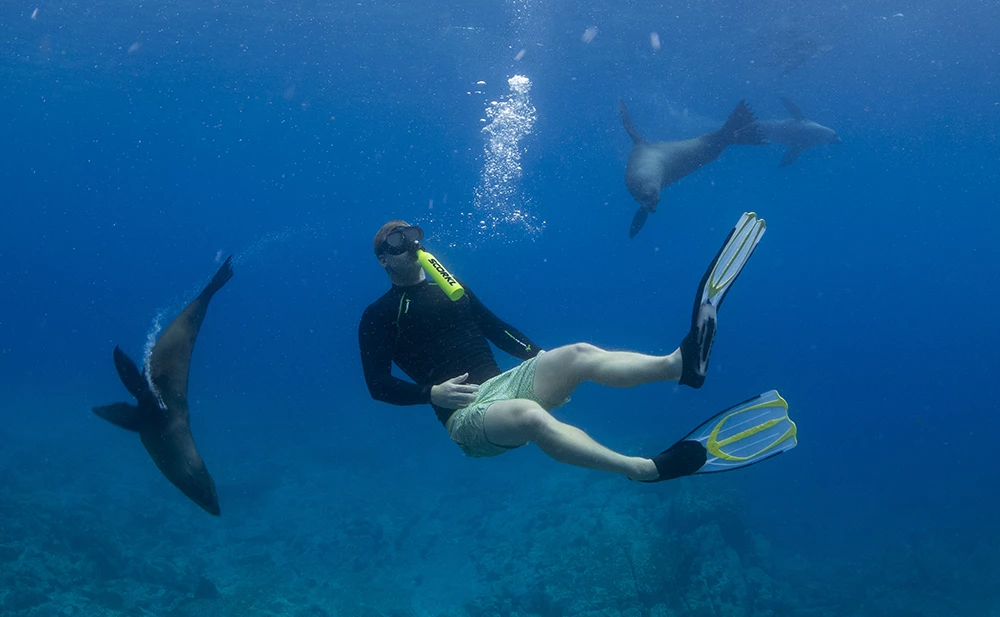 Scorkl offers up to 10 minutes of underwater breathing time