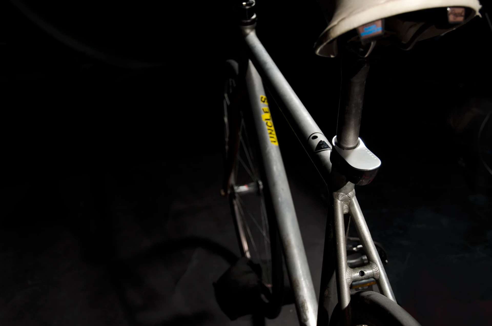 Each light is powered by its own custom Li-pol battery that's charged via micro-USB, just like a smartphone