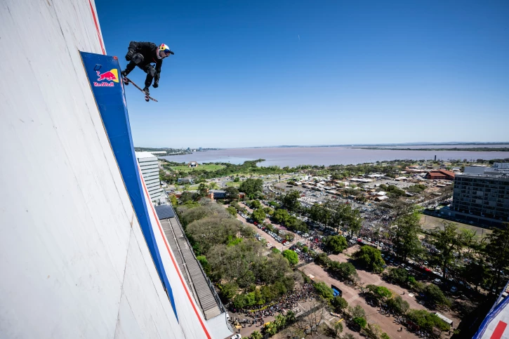 Sandro Dias sets two world records on world's largest skate ramp
