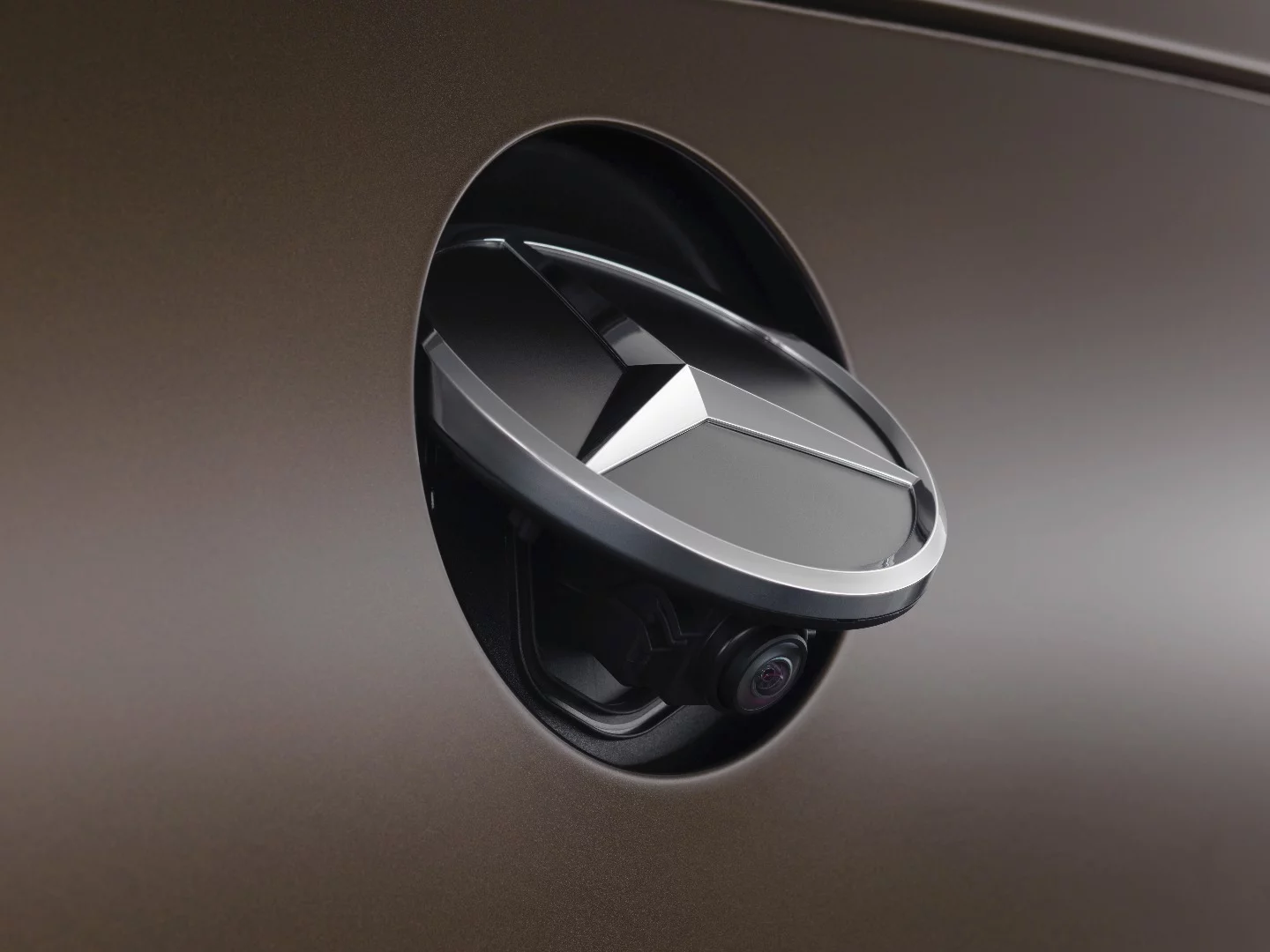 Mercedes has joined VW and BMW in using fancy hinged badges to discreetly fit reversing cameras