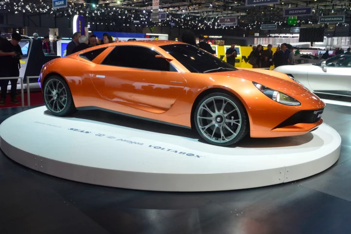 Superelletra is a blend of two Italian words: superleggera (superlight) and elettrico (electric)