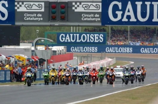 The start earlier this afternoon - Rossi 46 is at left, but the holeshot went to Gibernau (15) at right and Melandri (33) in the centre