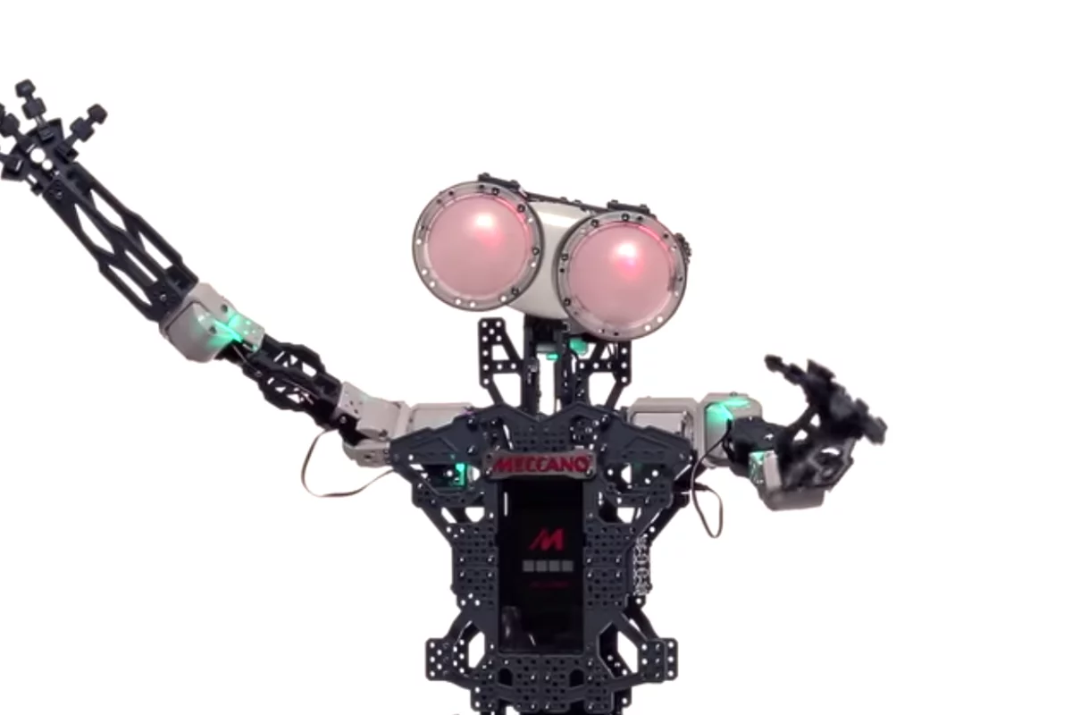 The Meccano Meccanoid G15 KS is compatible with standard Meccano parts