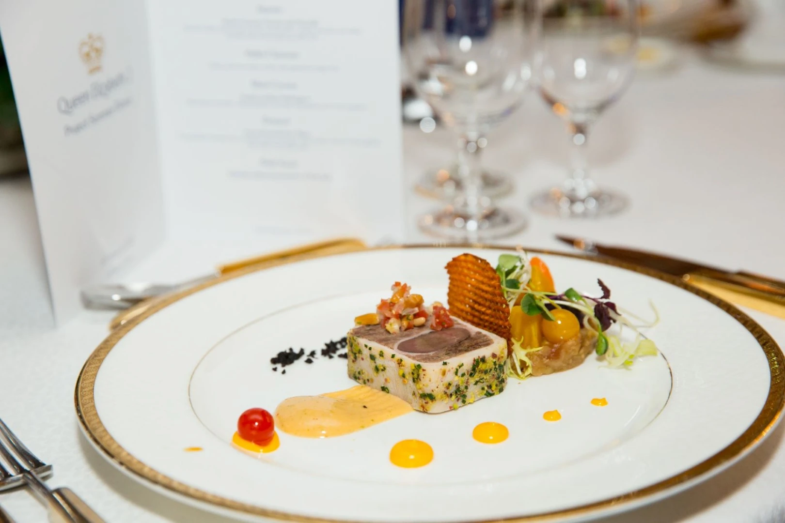 The QE2 Hotel boasts 13 restaqurants