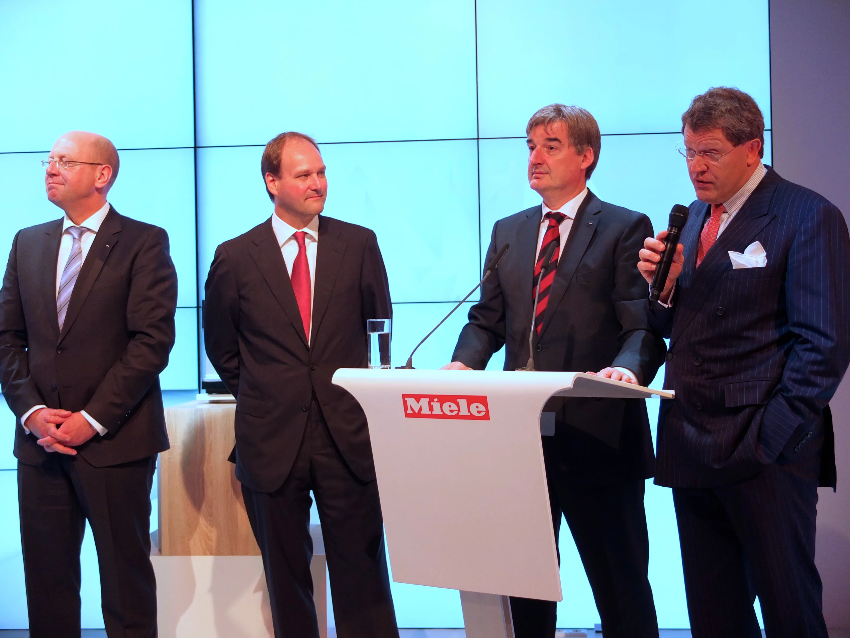 German purveyor of high-end domestic appliances Miele introduces the T 8881 S EcoComfort "solar-powered" dryer on IFA's stage