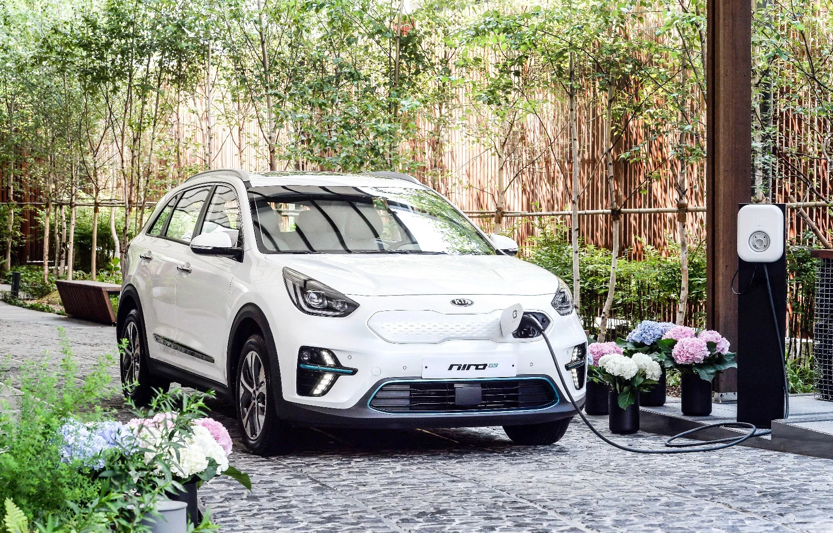 Using a 100-kW fast charger, the Kia Niro EV's battery pack can be charged to 80 percent in a claimed 54 minutes