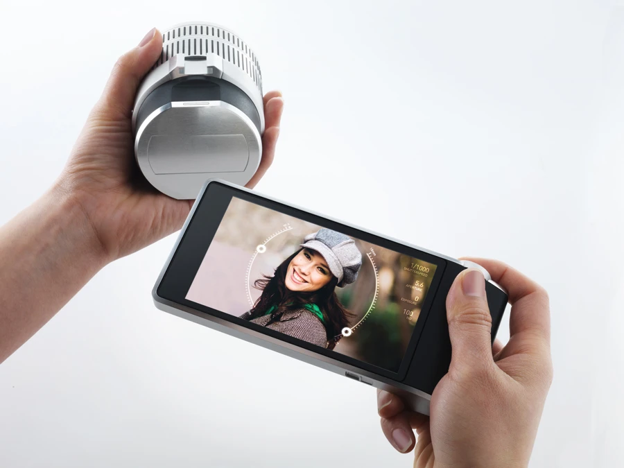 The touchscreen display and lens can communicate independent of the outer frame