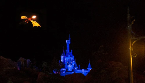 With a majestic musical score and some ferocious roars piped in over the loud speakers, guests can really get the sense that a giant mythical creature has taken to the skies overhead