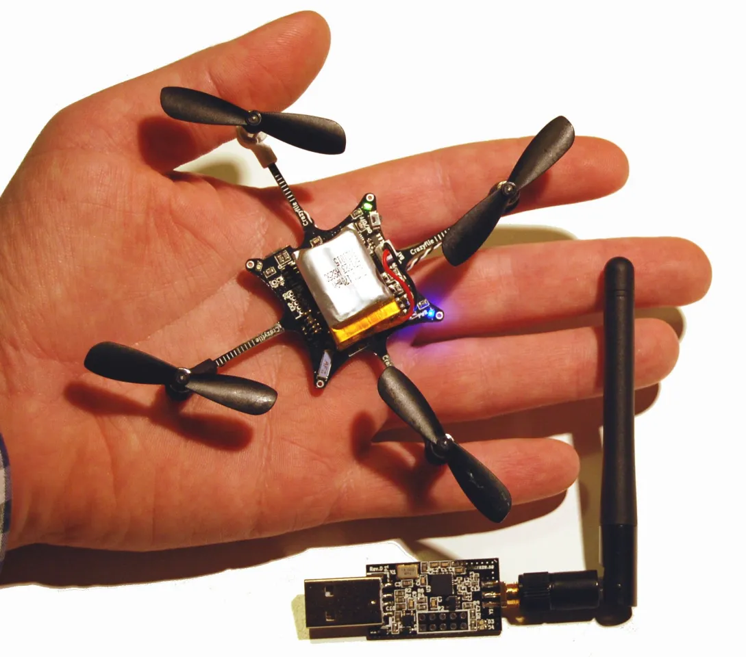 The self-assembly kits come with a control board, a Crazyradio USB radio dongle, an antenna, four motor mounts and five DC motors, two sets of props and a Li-Po battery