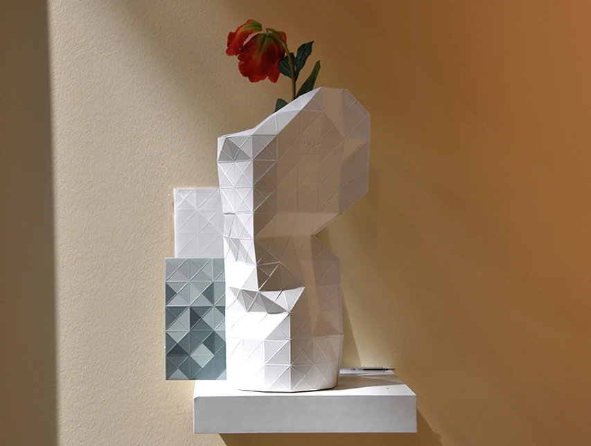 Flat packed paper vase by Pepe Heykoop (Photo: Edoardo Campanale/Gizmag.com)