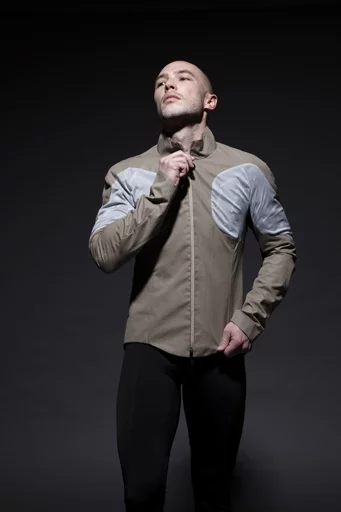 The Sporty Supaheroe comes in a rather fetching creamy-beige sort of hue, with white webbing over the LED circuits on the upper arms and torso