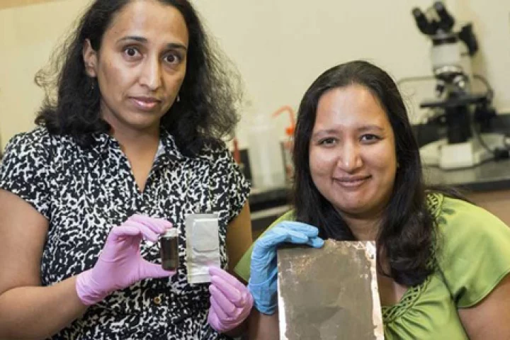 Rice University researchers Madhuri Thakur, left, and Sibani Lisa Biswal with their crushed silicon anode material (Photo: Jeff Fitlow)