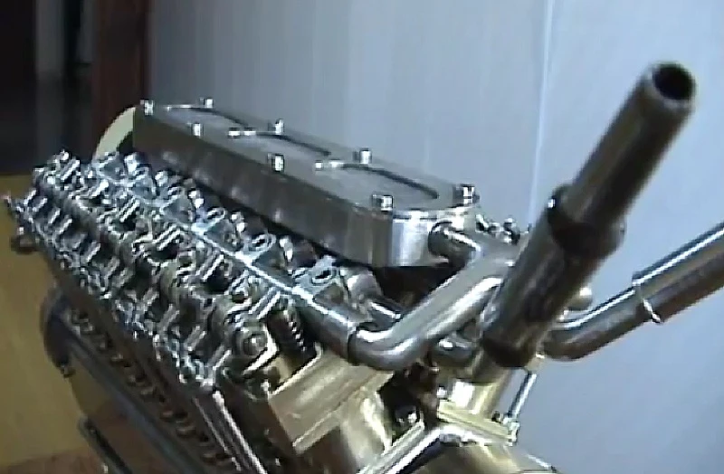 Patelo's miniature V12
