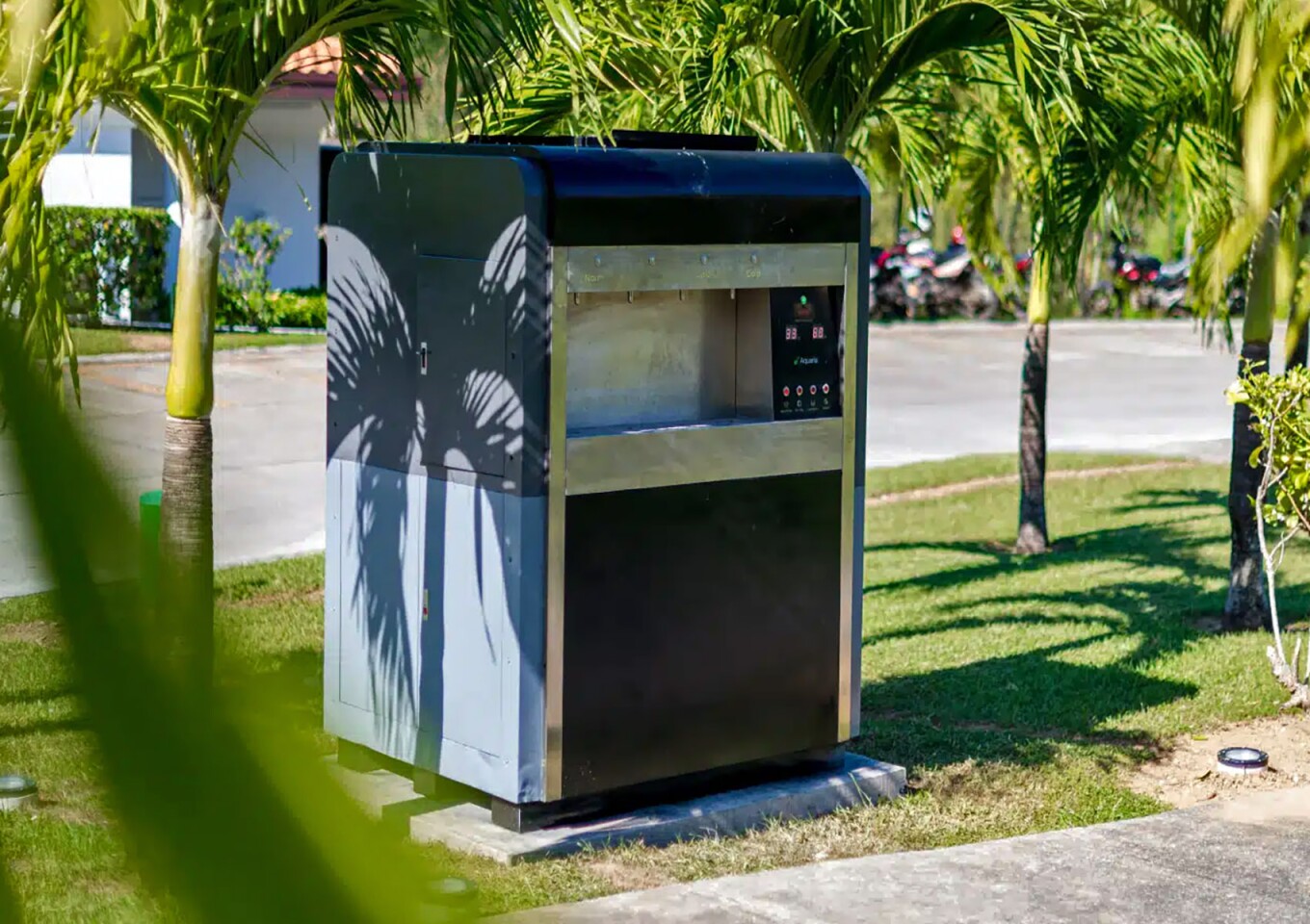 The Hydrostation can make up to 132 gallons (500 liters) of water per day, serving as many as 1,500 thirsty people in the process, and all it needs is power