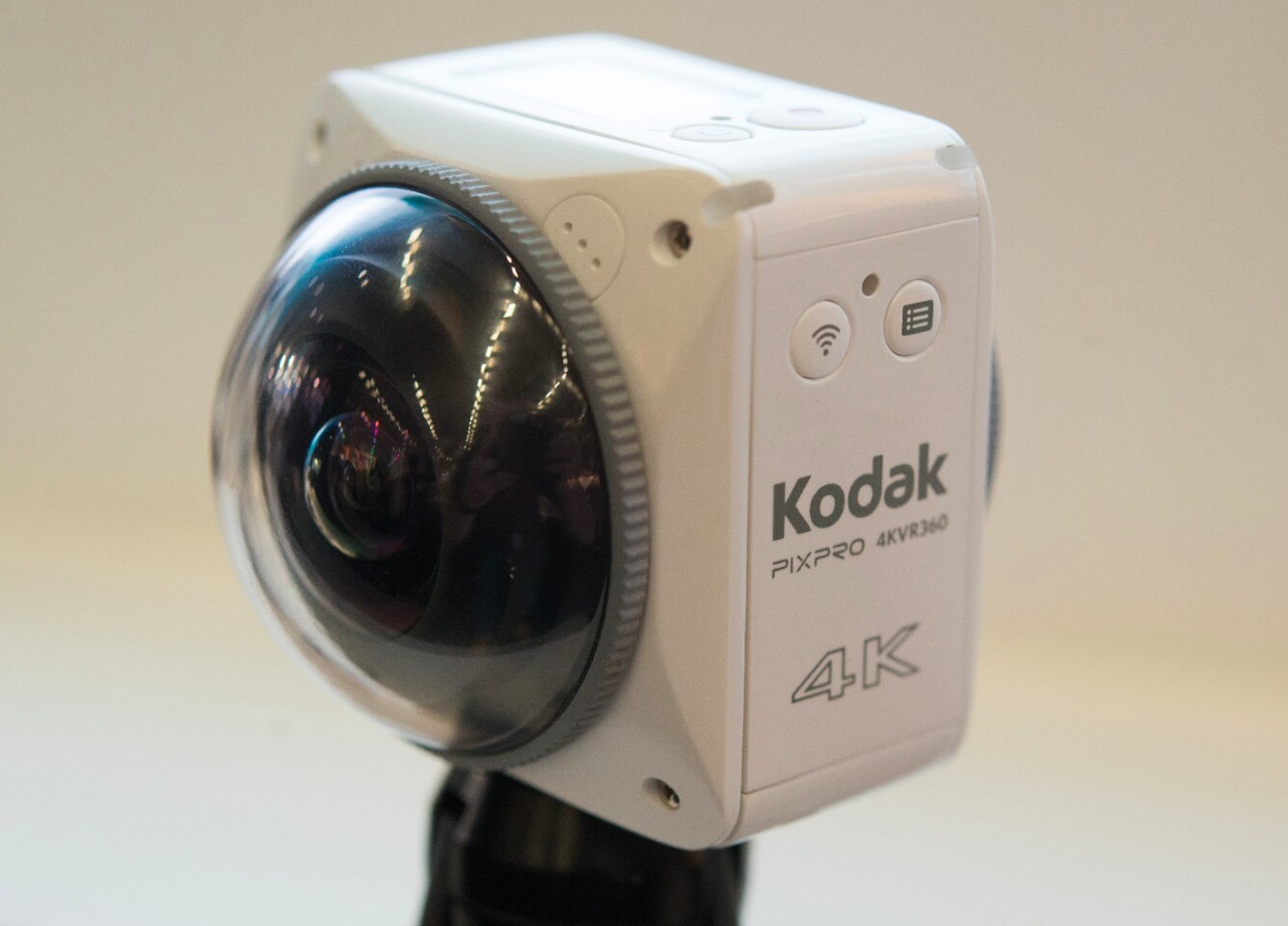 The Kodak PixPro 4KVR360 weighs 170 g (6 oz)
