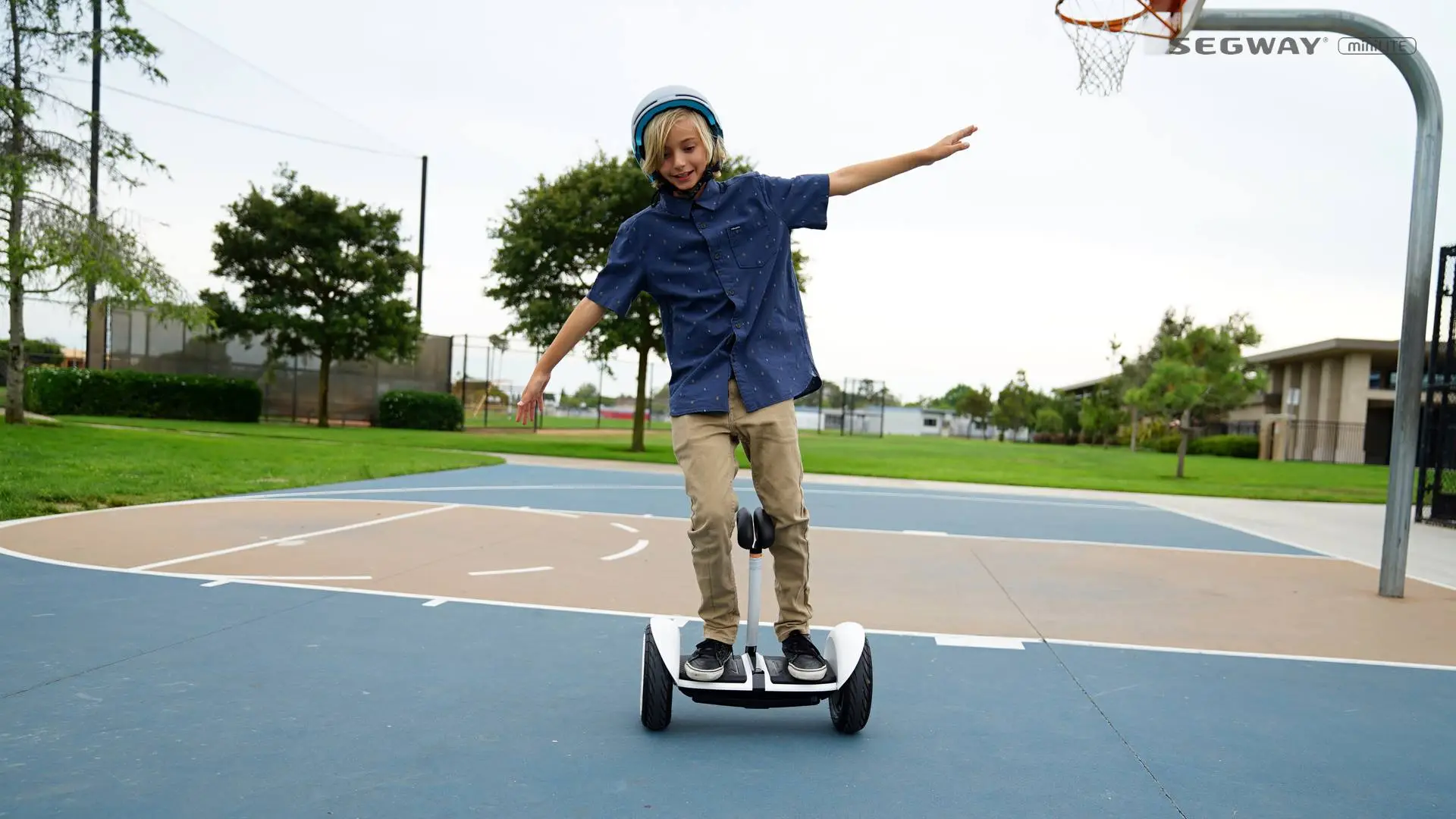 The Segway miniLITE weighs 11.5 kg (25 lb)
