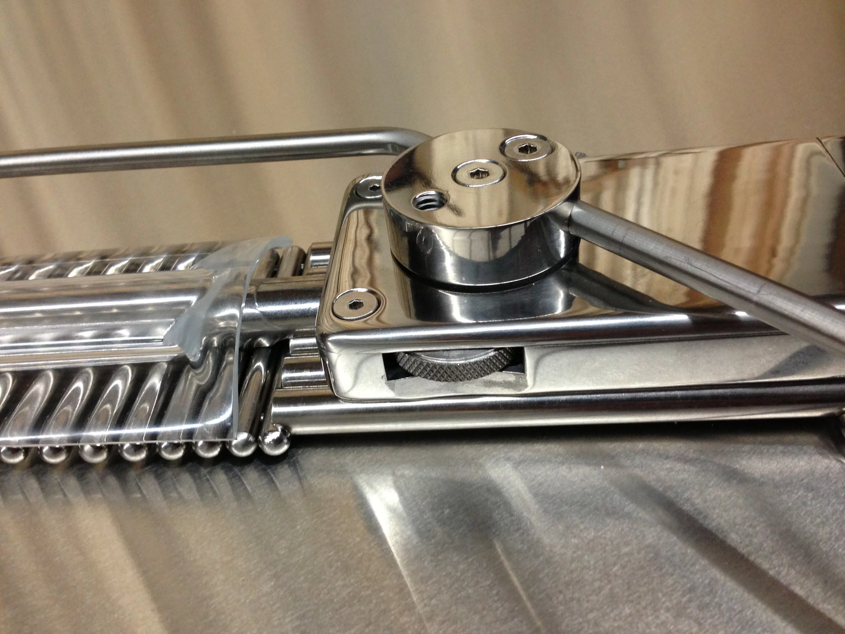 The bout geometry has been changed for better balance, and the bout wheel has been increased to 1.75 inches (4.4 cm) in diameter