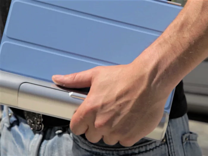 Smart Cargo can be used as a handle