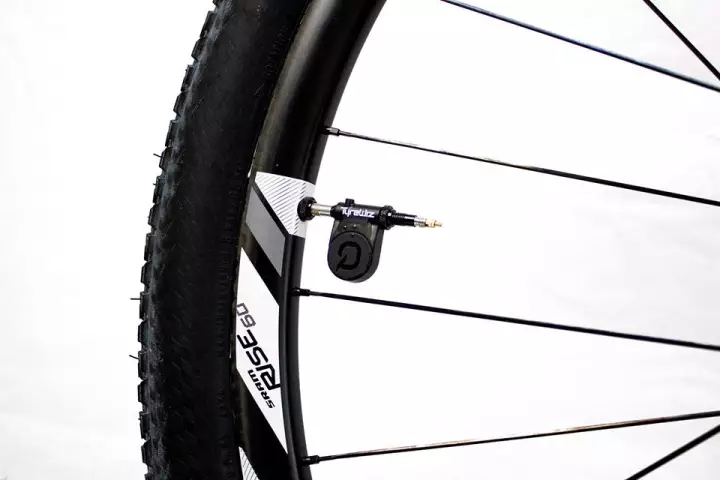 The TyreWiz transmits air pressure readings of up to 150 psi (10 bar)