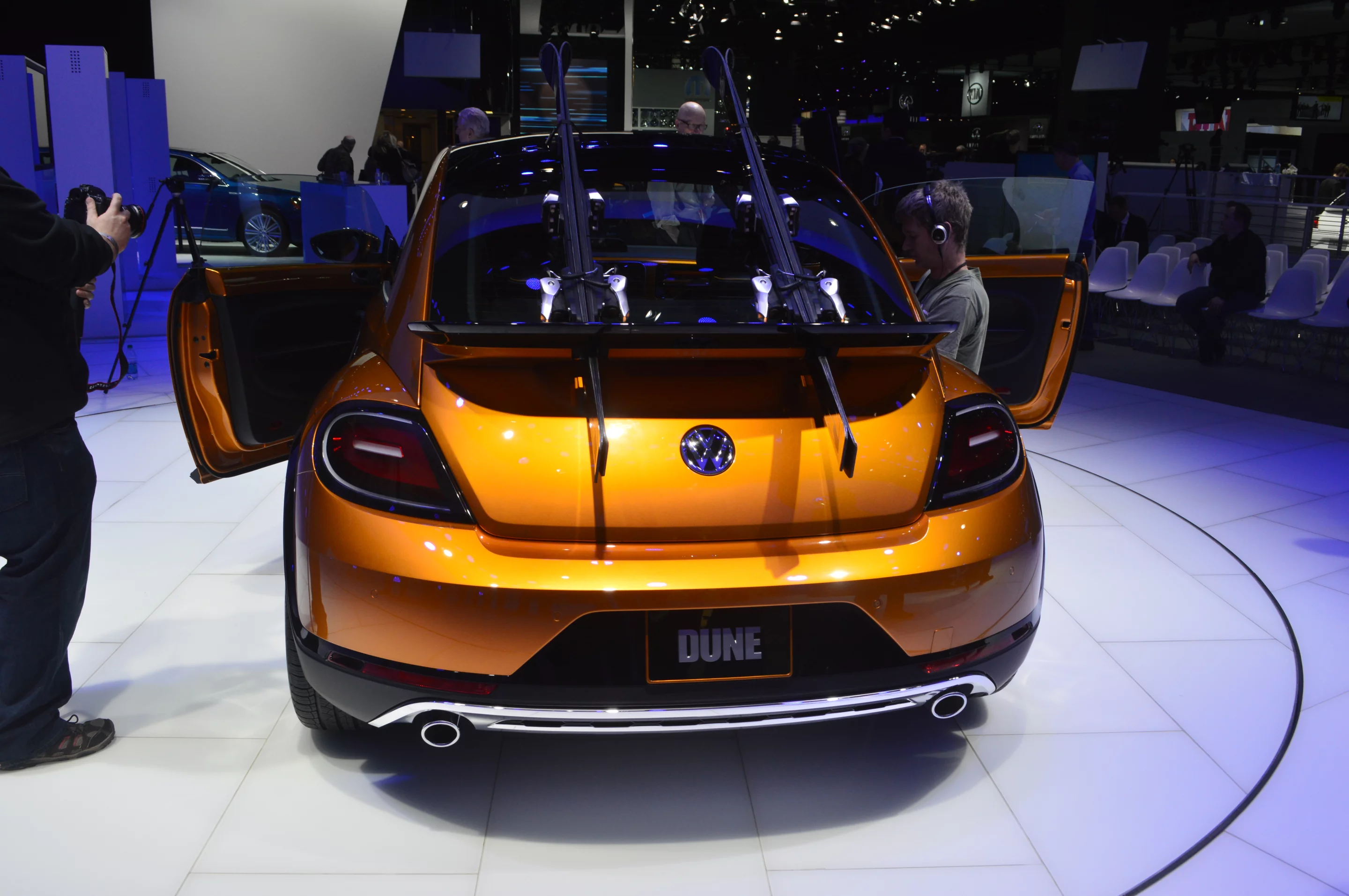 The Dune features 19-inch spoked aluminum wheels, a chrome-plated underbody skidplate, and side trim strips that are described as being "reminiscent of the original Beetle’s running boards"
