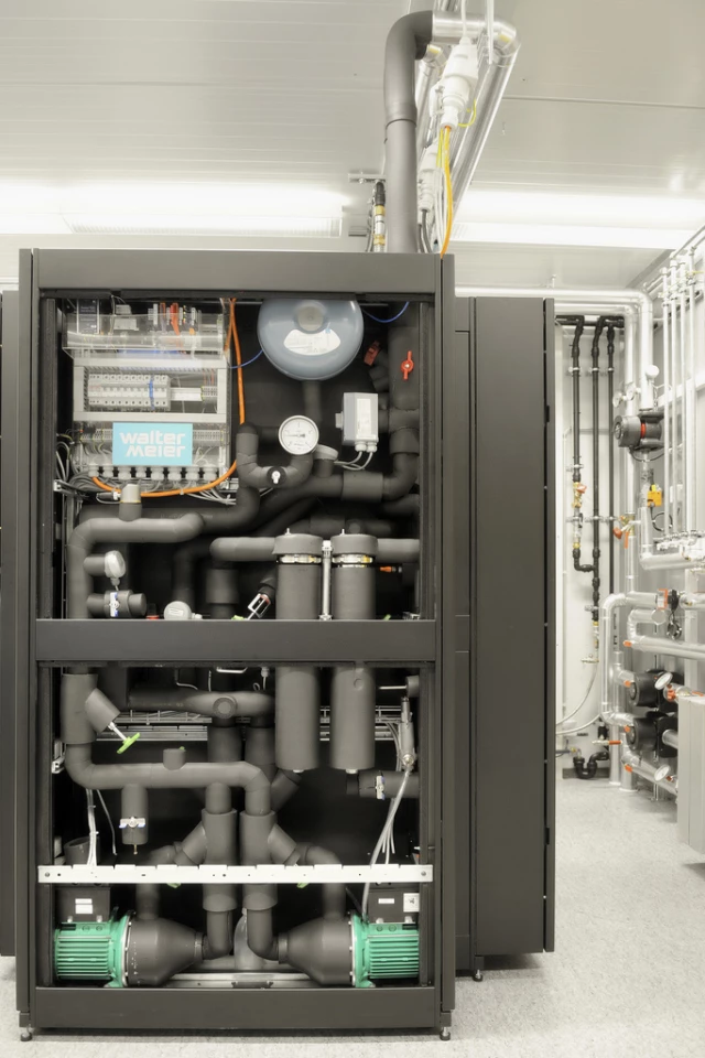IBM has delivered a first-of-a-kind water-cooled supercomputer to the Swiss Federal Institute of Technology Zurich. The innovative Aquasar system consumes up to 40 percent less energy than a comparable air-cooled machine