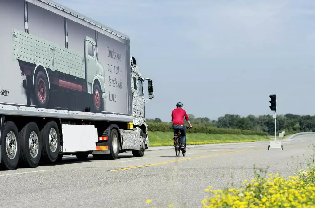 Blind Spot Assist can help protect cyclists too