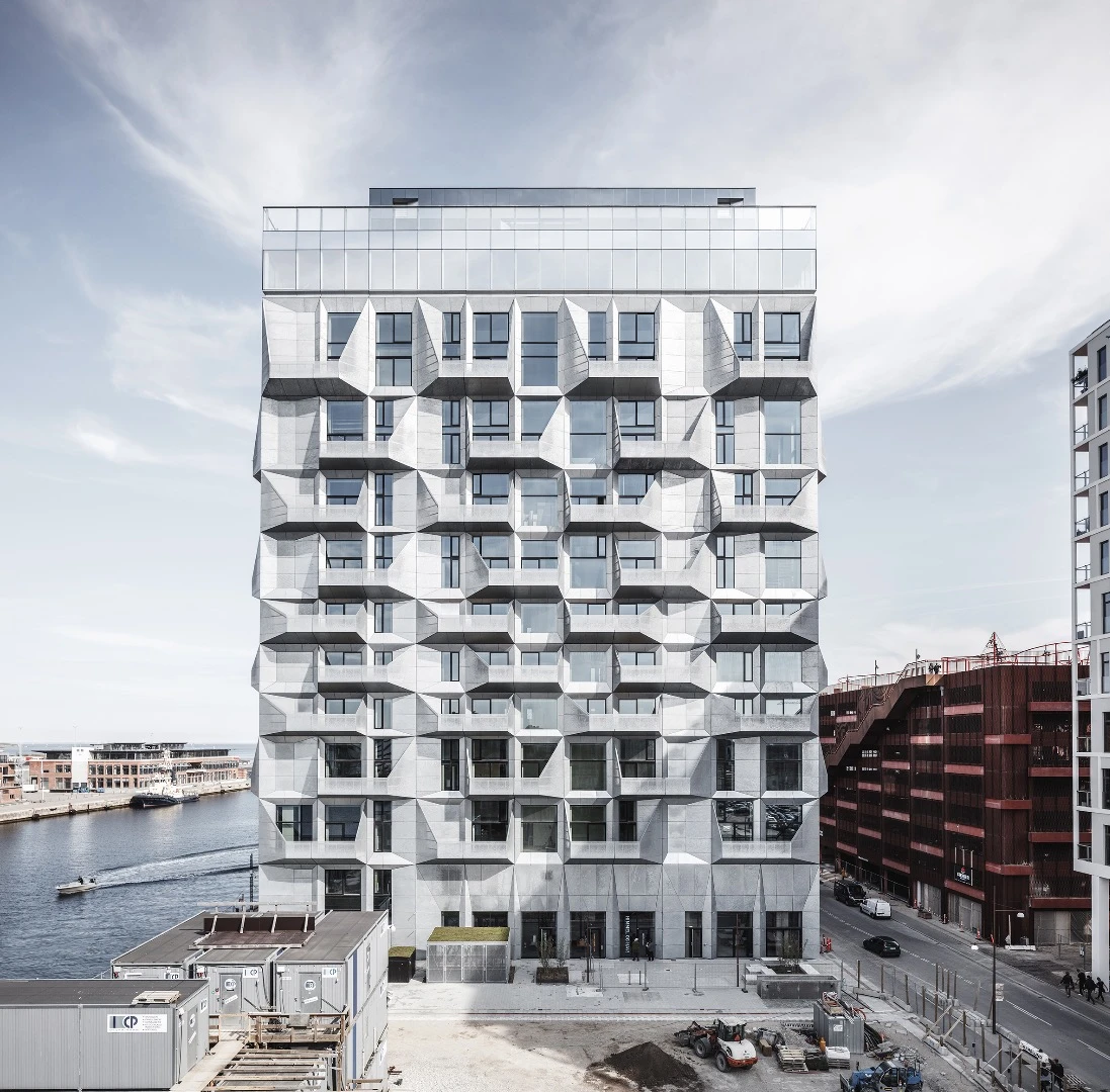 The Silo rises to a height of 17 stories