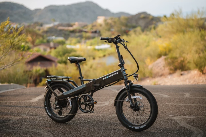 The Lectric XP4 rolls on puncture-resistant mixed-terrain tires featuring a smooth center and knobby edges for the promise of a smoother,quieter ride