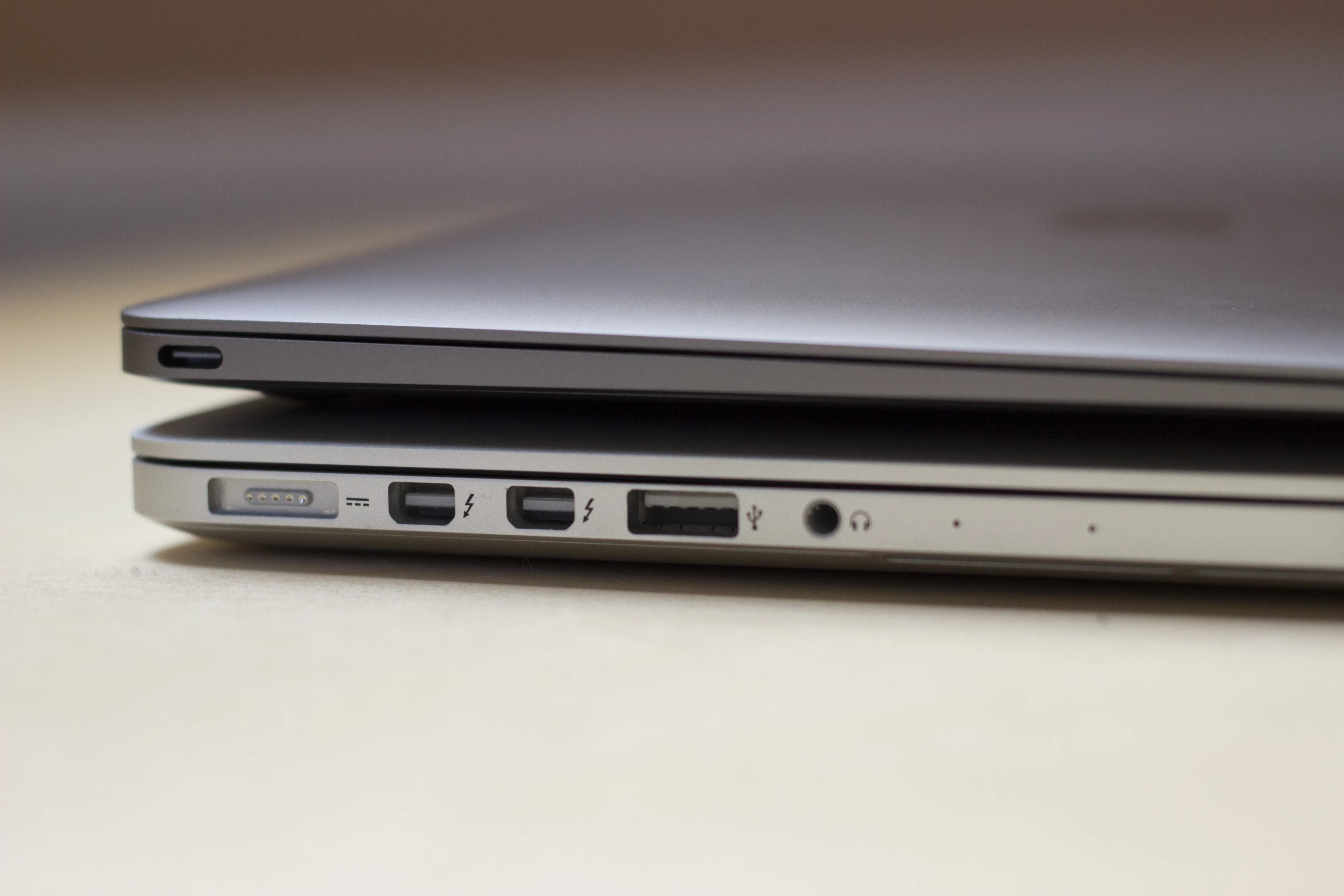 Even when only looking at half of the ports on the Pro, the difference is striking (Photo: Will Shanklin/Gizmag.com)