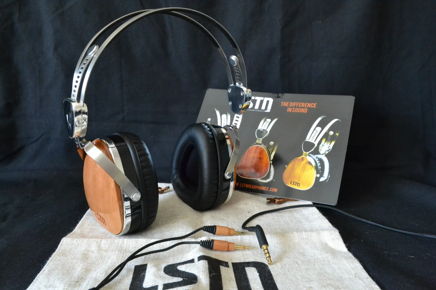 The Troubadours come supplied with a woven burlap carry bag, and a nylon-covered audio cable