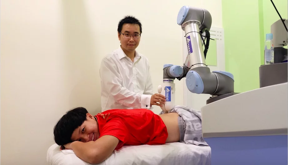 Creator Albert Zhang, using Emma on Singaporean national athlete Lim Jia Min