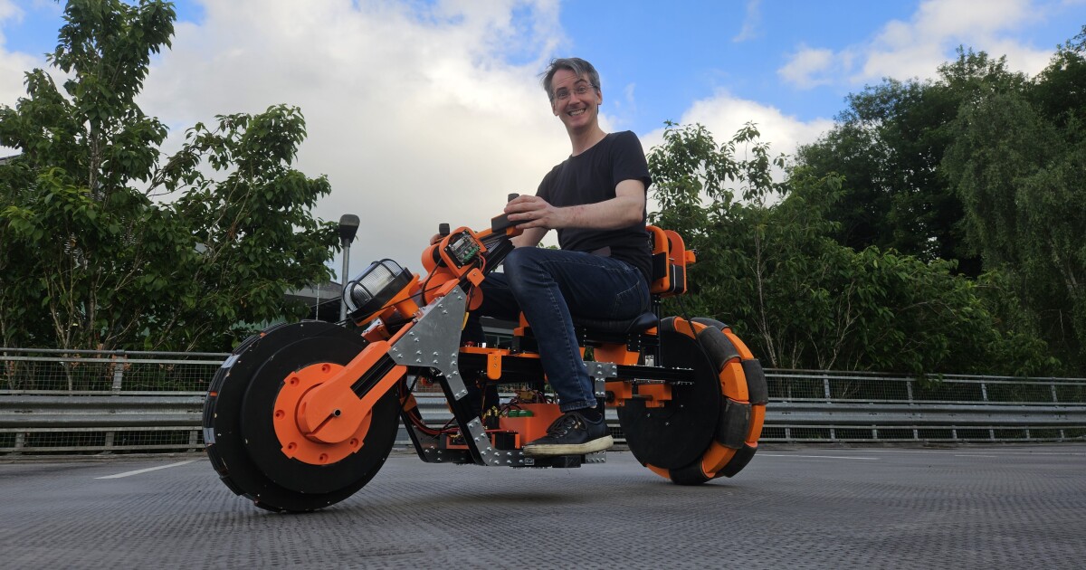 Sidewinder chopper rides on unique omnidirectional wheels