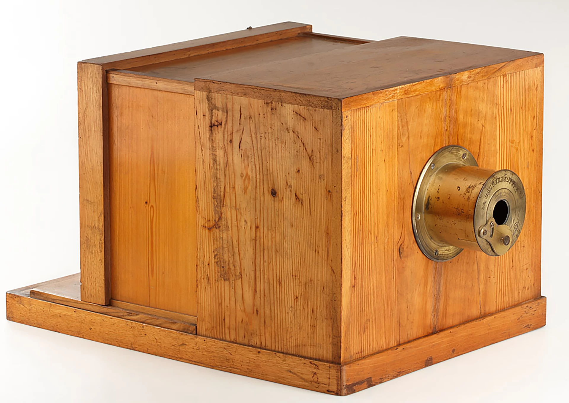 The most expensive camera in the world sold at auction that isn't a Leica, was this Giroux 'Daguerréotype' which fetched $897,578 (€732,000) as Lot 544 at Leitz Photographica on 29 May 2010