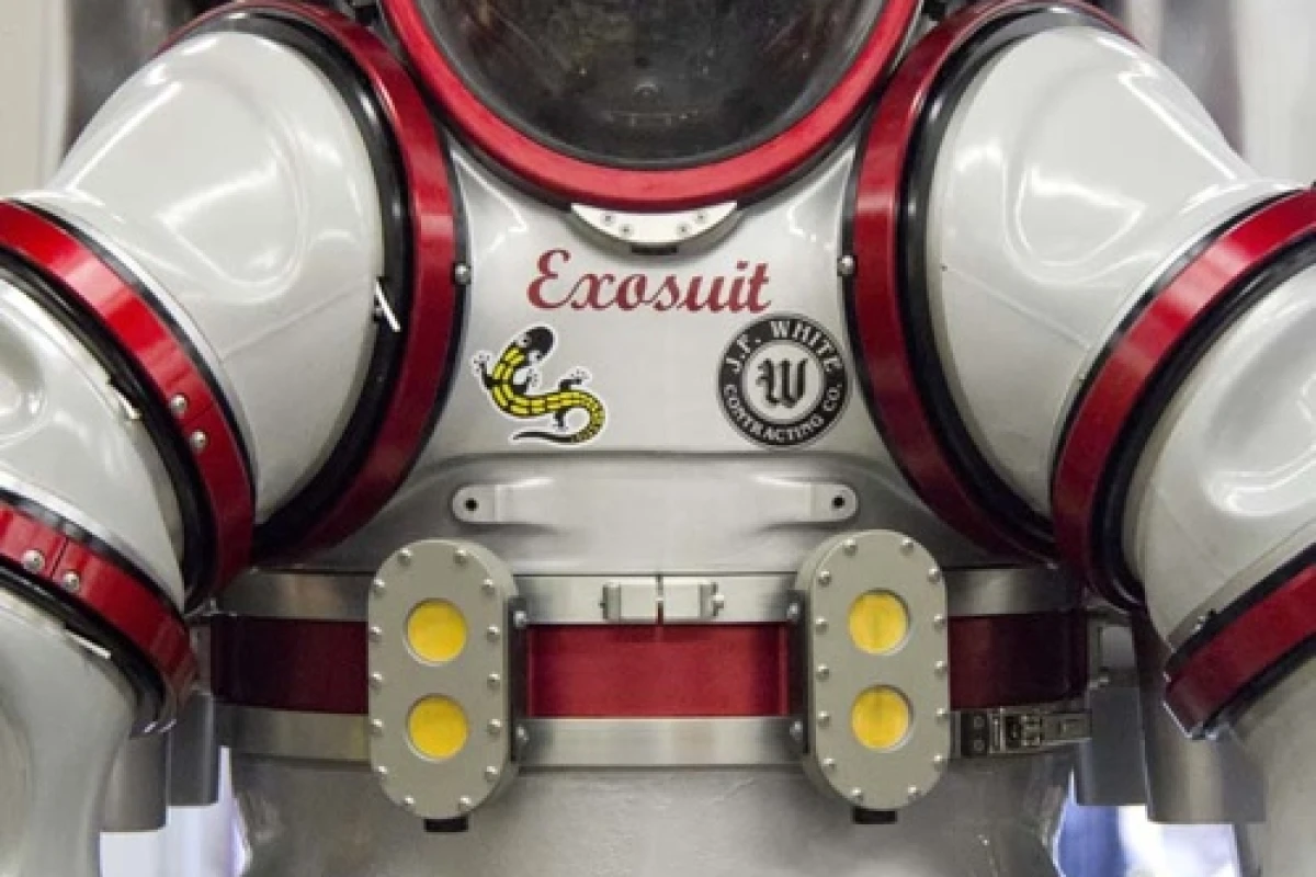 The Exosuit uses a series of rotary joints in order to allow the pilot a high degree of flexibility (Photo: Nuytco Research)