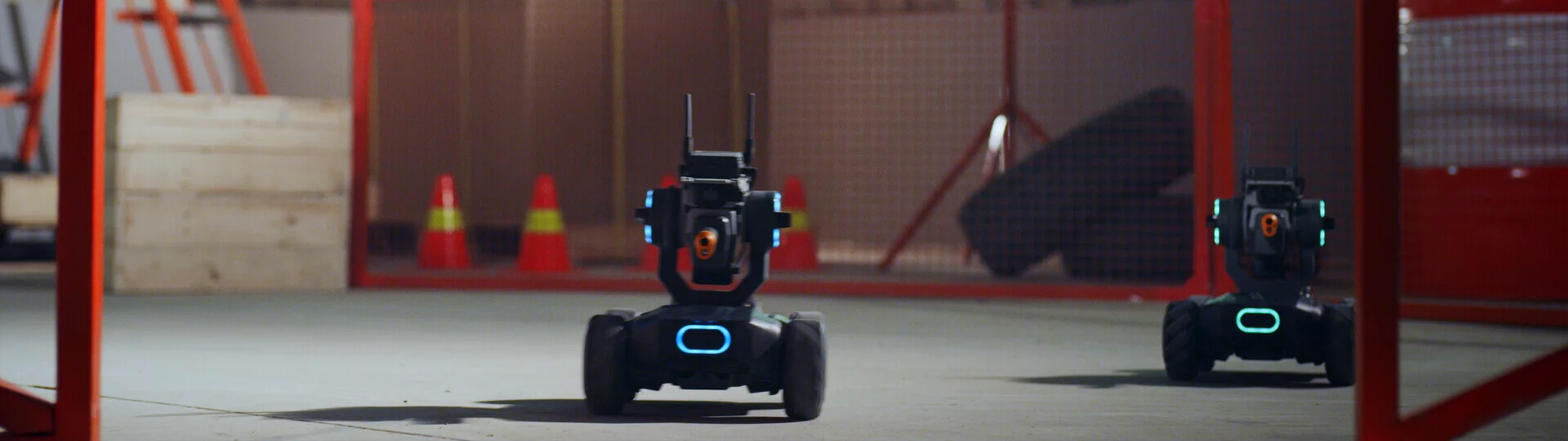 The SI can be controlled manually with a smartphone app or dedicated controller