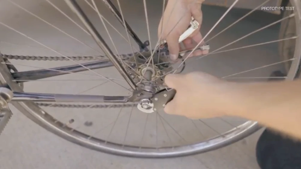 The Toler Union can be broken into two for two-handed tasks