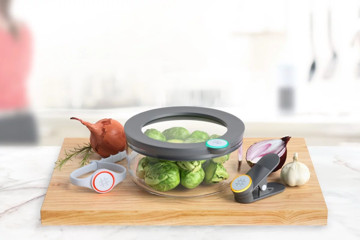 A basic Smarterware set consists of a sealable container, a clip and a strap
