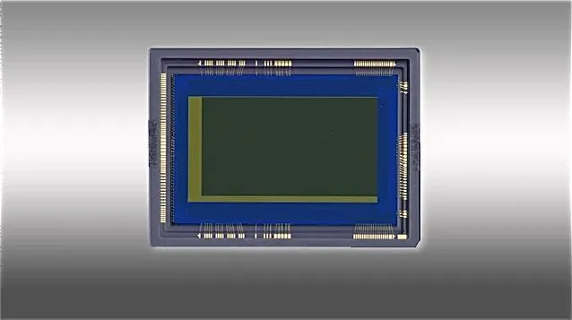 Canon's new 35mm full-frame CMOS sensor