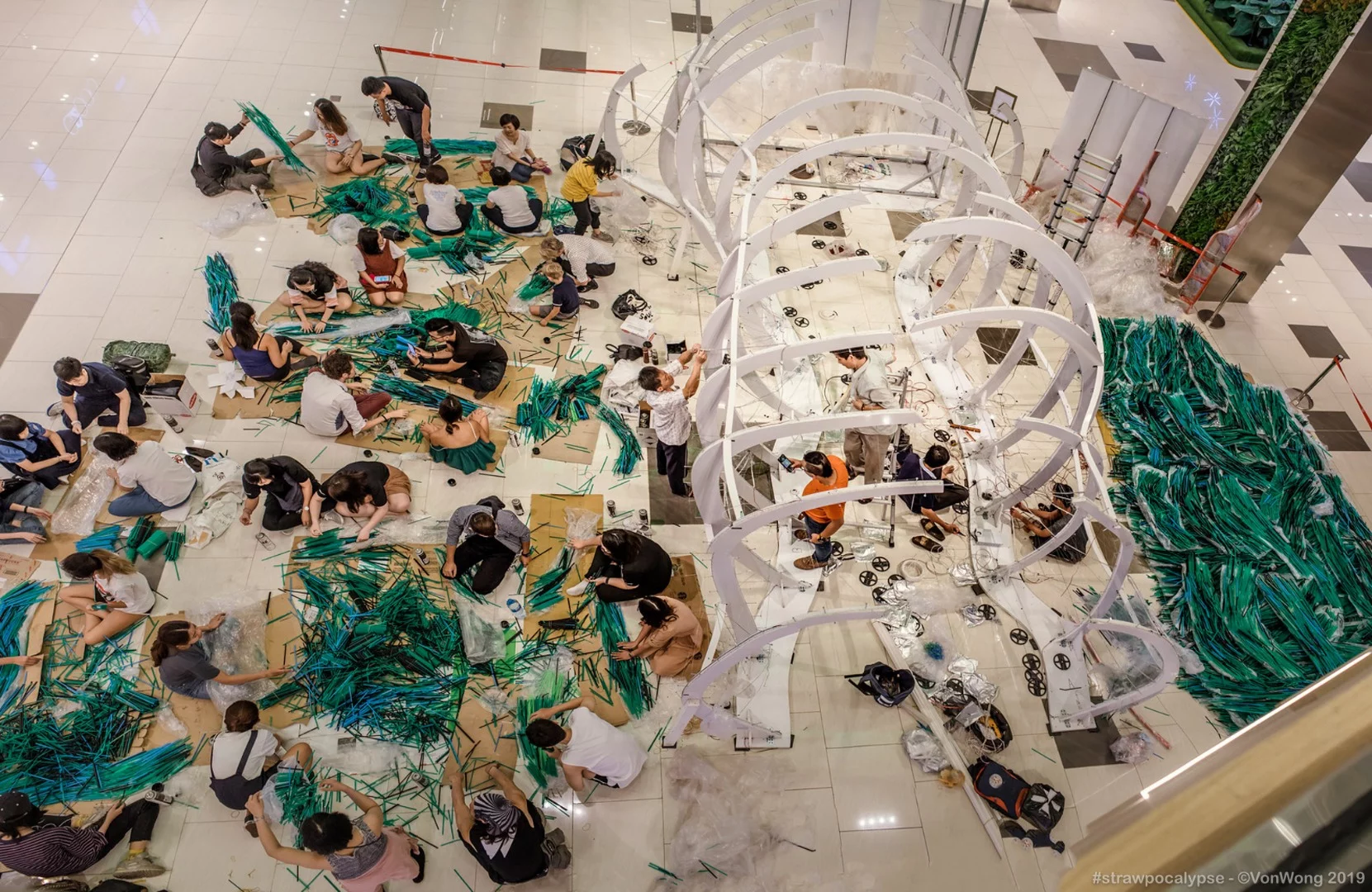 Von Wong had the help of hundreds of volunteers in putting together his Strawpocalypse installation