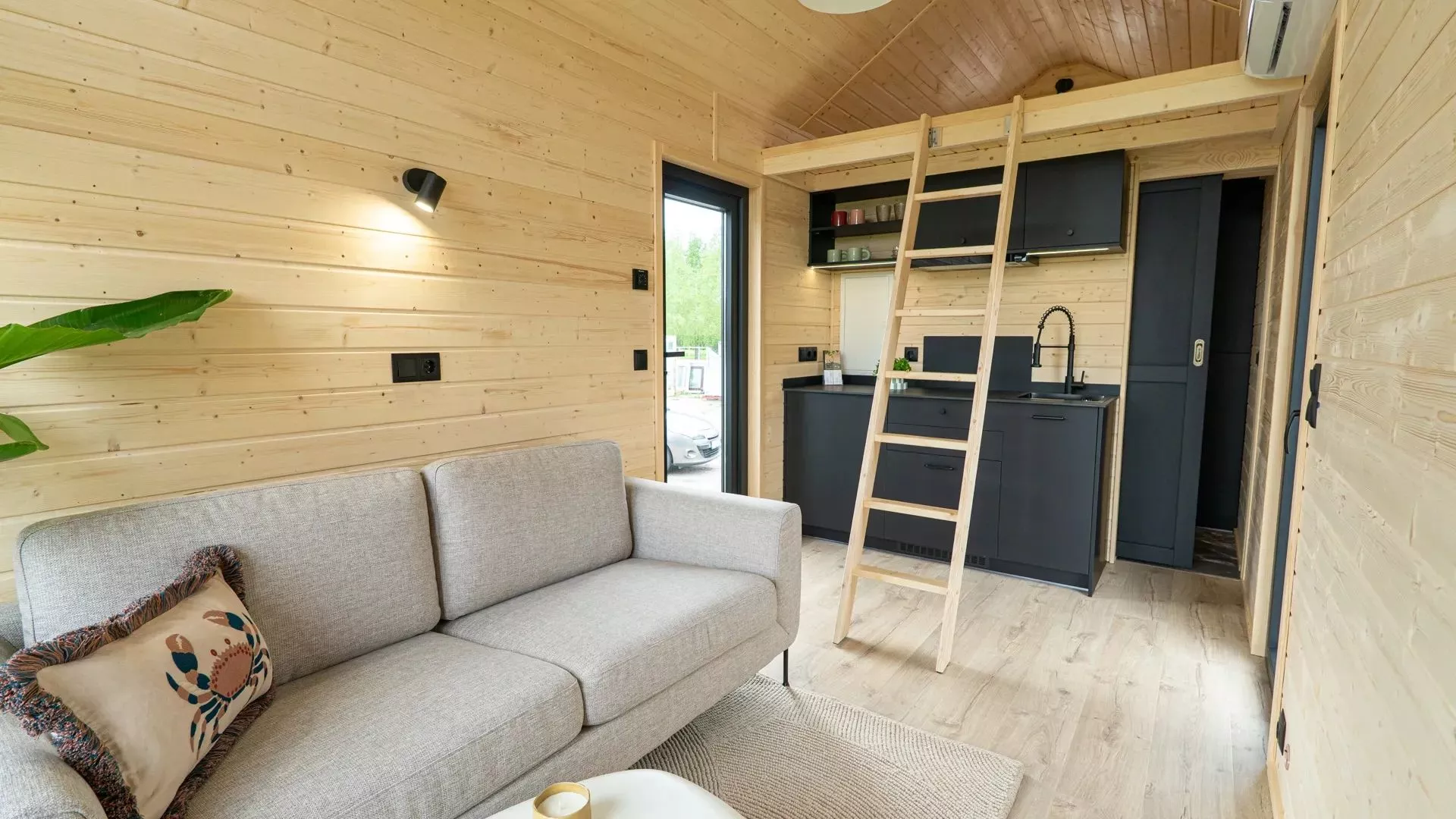 Light textured ply offers a natural look to the interior, contrasted by dark cabinetry and fittings