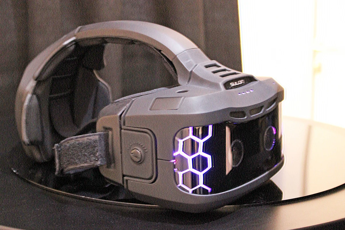 Gizmag gets a look at one of the most ambitious projects we've seen at CES, the Sulon Cortex AR/VR headset (Photo: Will Shanklin/Gizmag.com)