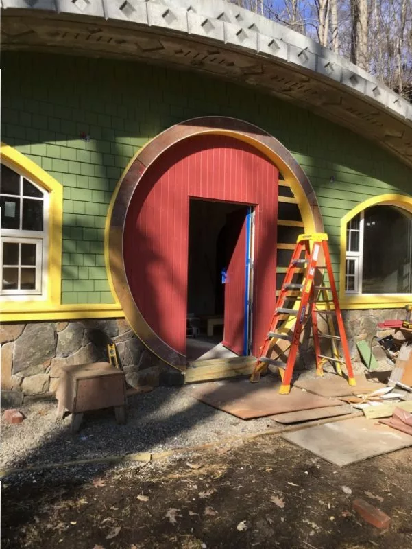 Hobbit Hollow's door couldn't be circular as it wouldn't conform to Passive House regulations, so Costigan masked the rectangular door with a circular frame