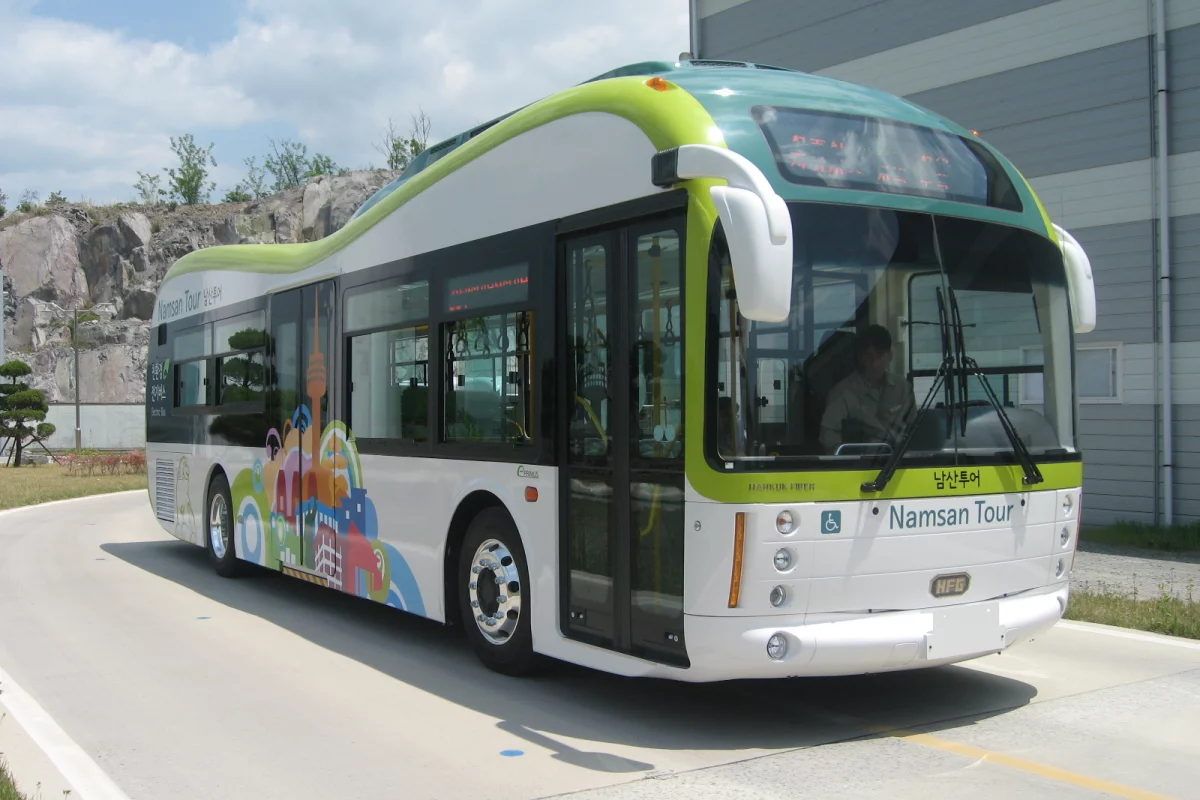 Korea begins first commercial electric bus service